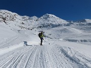 22 Proseguiamo in saliscendi pestando neve battuta